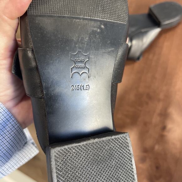 Black Leather Mules Sz 7 Pointy Toe Vero Cuoio Witchy Goth Brass Buckle Fringe - Picture 15 of 15